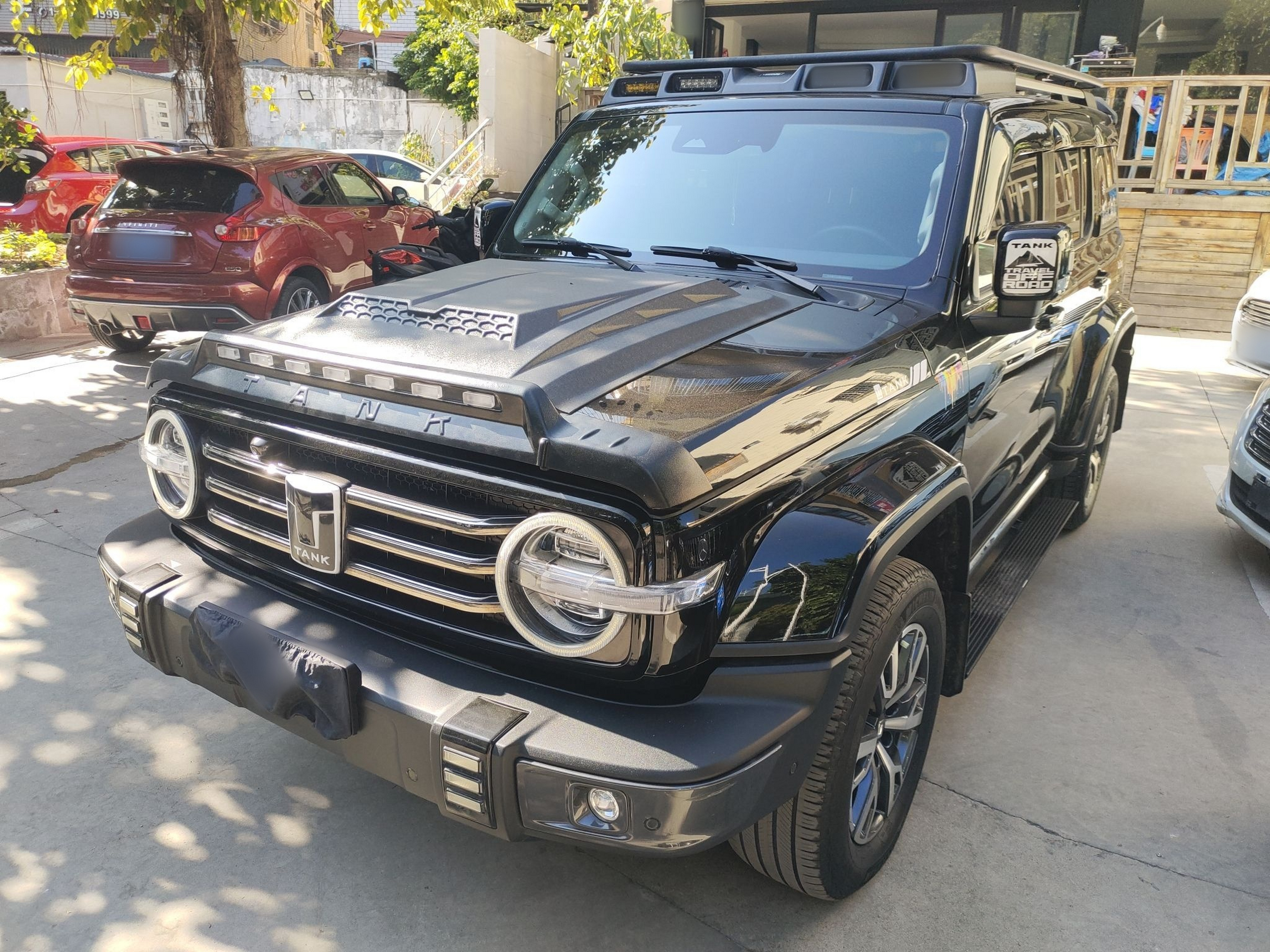 Под передней частью автомобиля