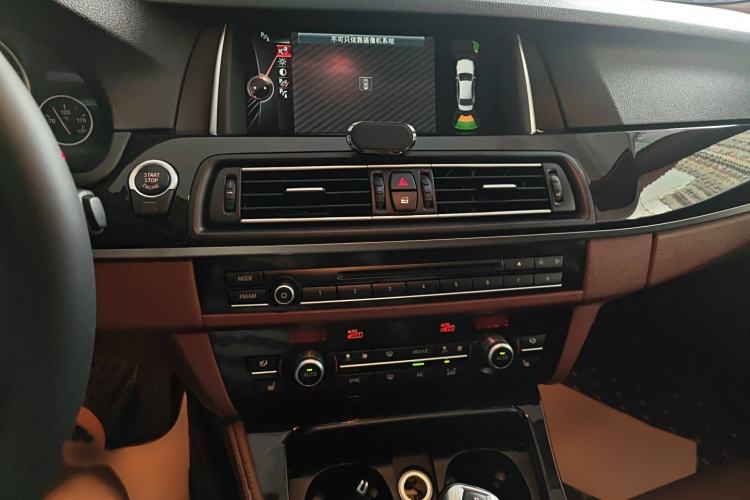 Used BMW 5 Series 2014 528Li Leading Model
