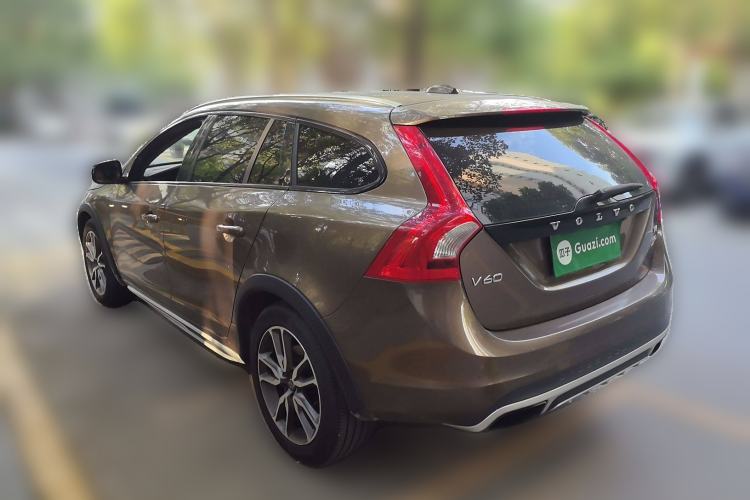 Used Volvo V60 2016 Cross Country T6 AWD
