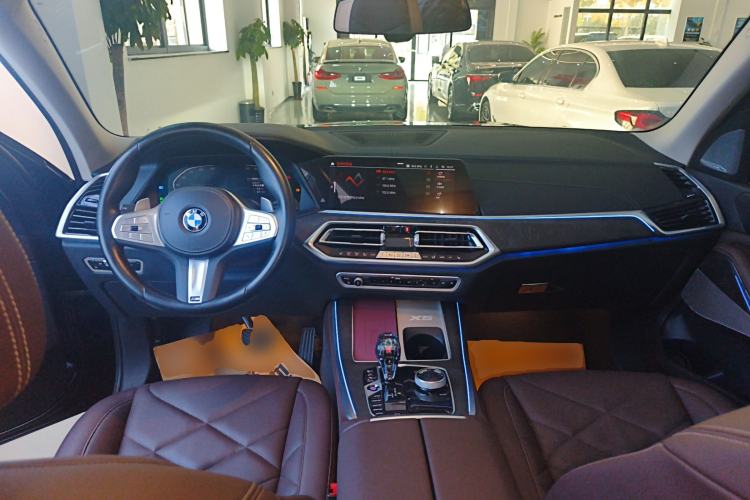 Used BMW X5 2022 xDrive 30Li Luxury M Sport Package
