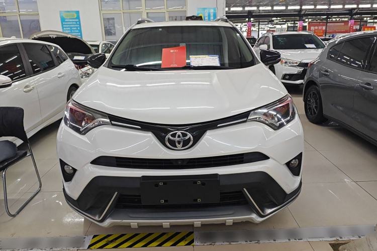 Used Toyota RAV4 2016 2.0L CVT Two-Wheel Drive Fashion Edition China V Standard
