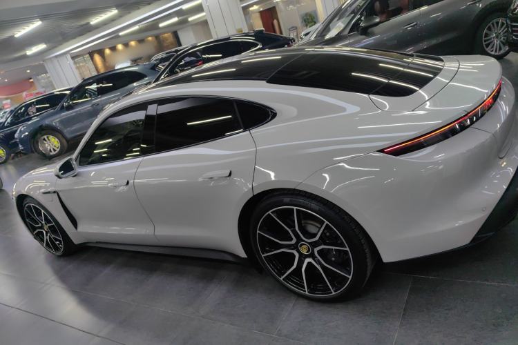 Used Porsche Taycan 2022-Year Updated Taycan