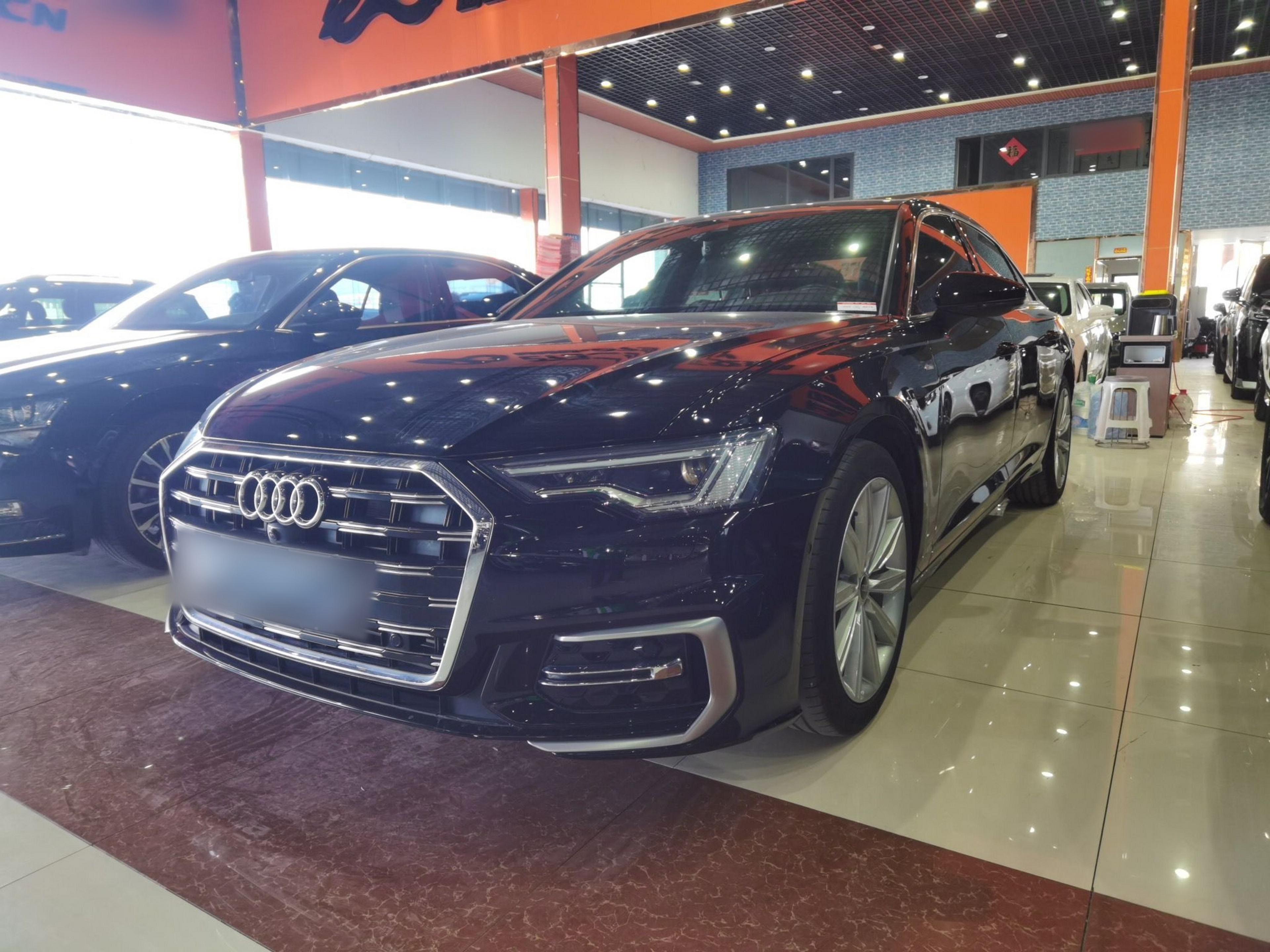 Под передней частью автомобиля