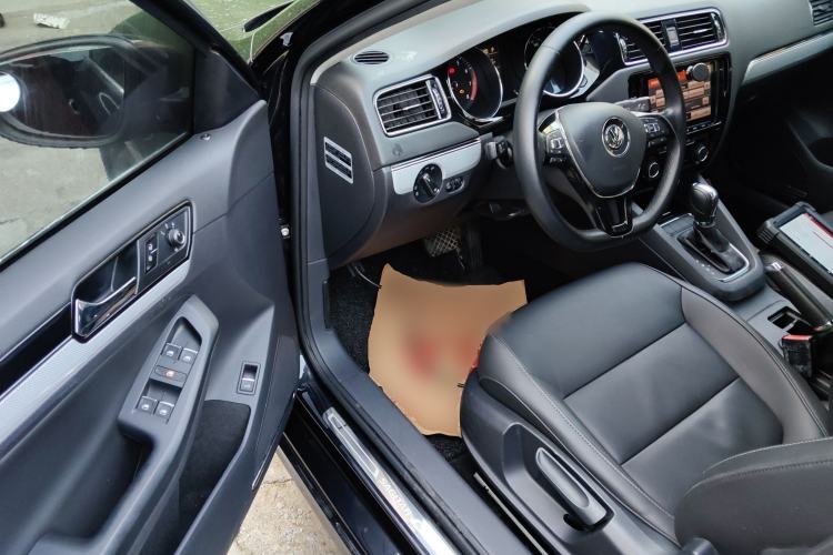 Used Volkswagen Sagitar 2017 1.6L Automatic Comfort Model
