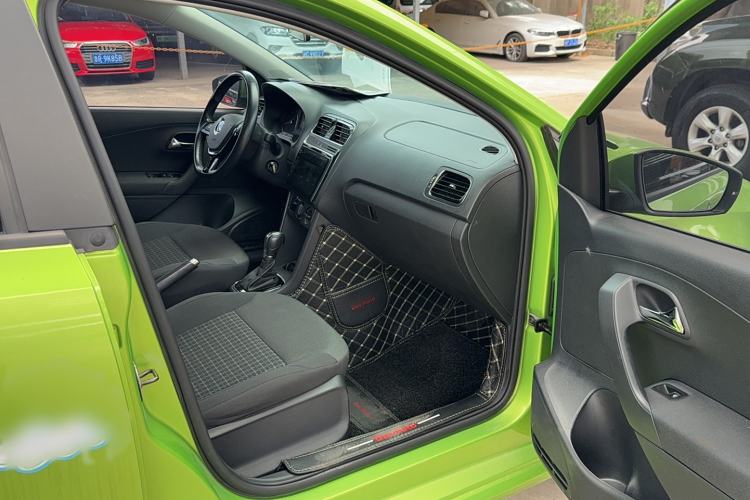 Used Volkswagen Polo 2016 1.6L Automatic Comfort Model
