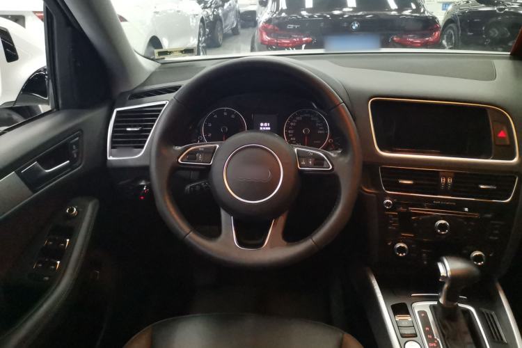 Used Audi Q5 2017 Plus 40 TFSI Technology Model
