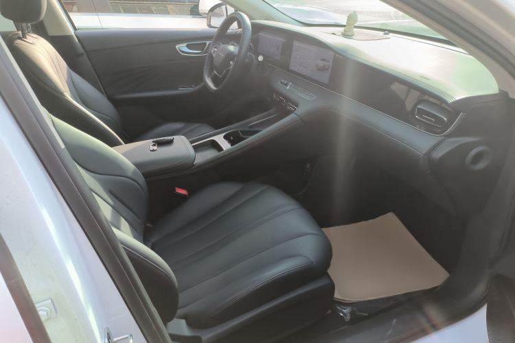 Used Roewe D7 2023 DMH 125km Superior Edition
