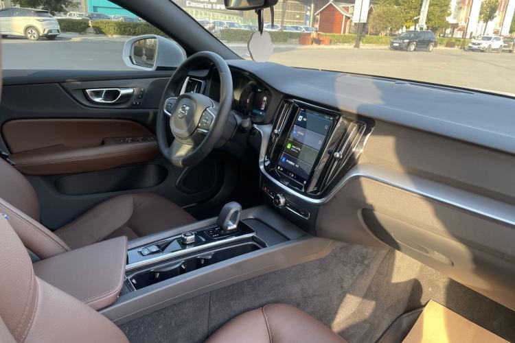 Used Volvo S60 2023 B4 Zhiyi Luxury Edition
