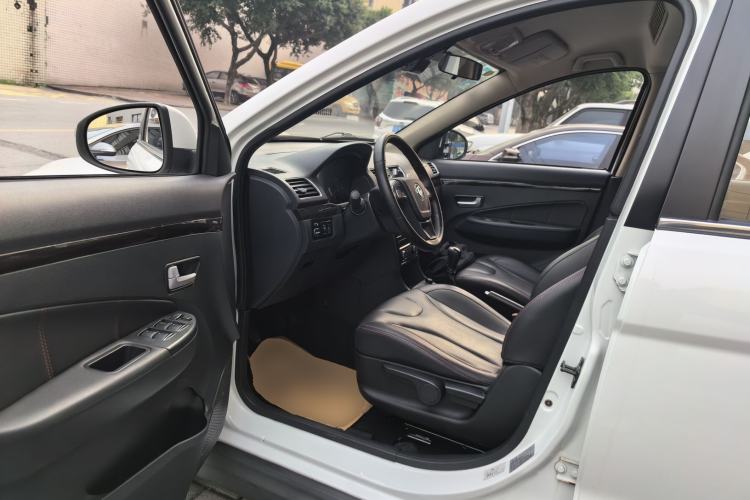 Used Dongfeng Fengon 370 2016 1.5L Manual Luxury 7-Seater