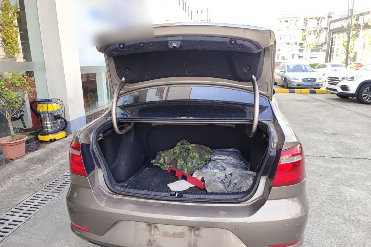 Used Volkswagen Bora 2015 Value Edition 1.6L Manual Fashionable Style
