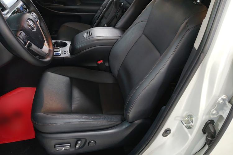 Used Toyota Highlander 2018 2.0T Four-Wheel Drive Luxury Version 7 Seats China VI Standard