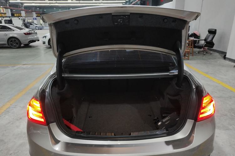 Used BMW 3 Series 2015 320Li Luxury Edition Fashion Model
