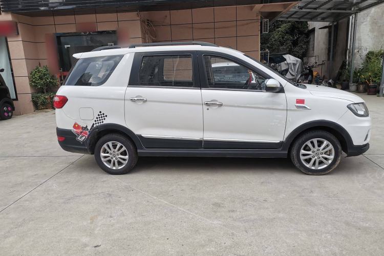 Used Dongfeng Fengon 370 2016 1.5L Manual Elite Home Edition 7-Seater

