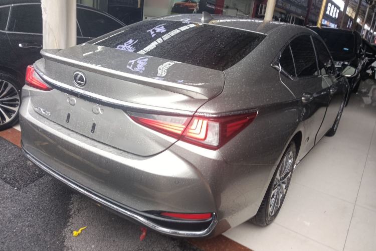 Used Lexus ES 2022 300h Excellence Edition
