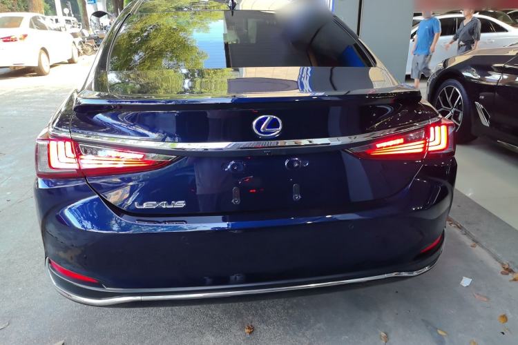 Used Lexus ES 2021 300h Excellence Edition
