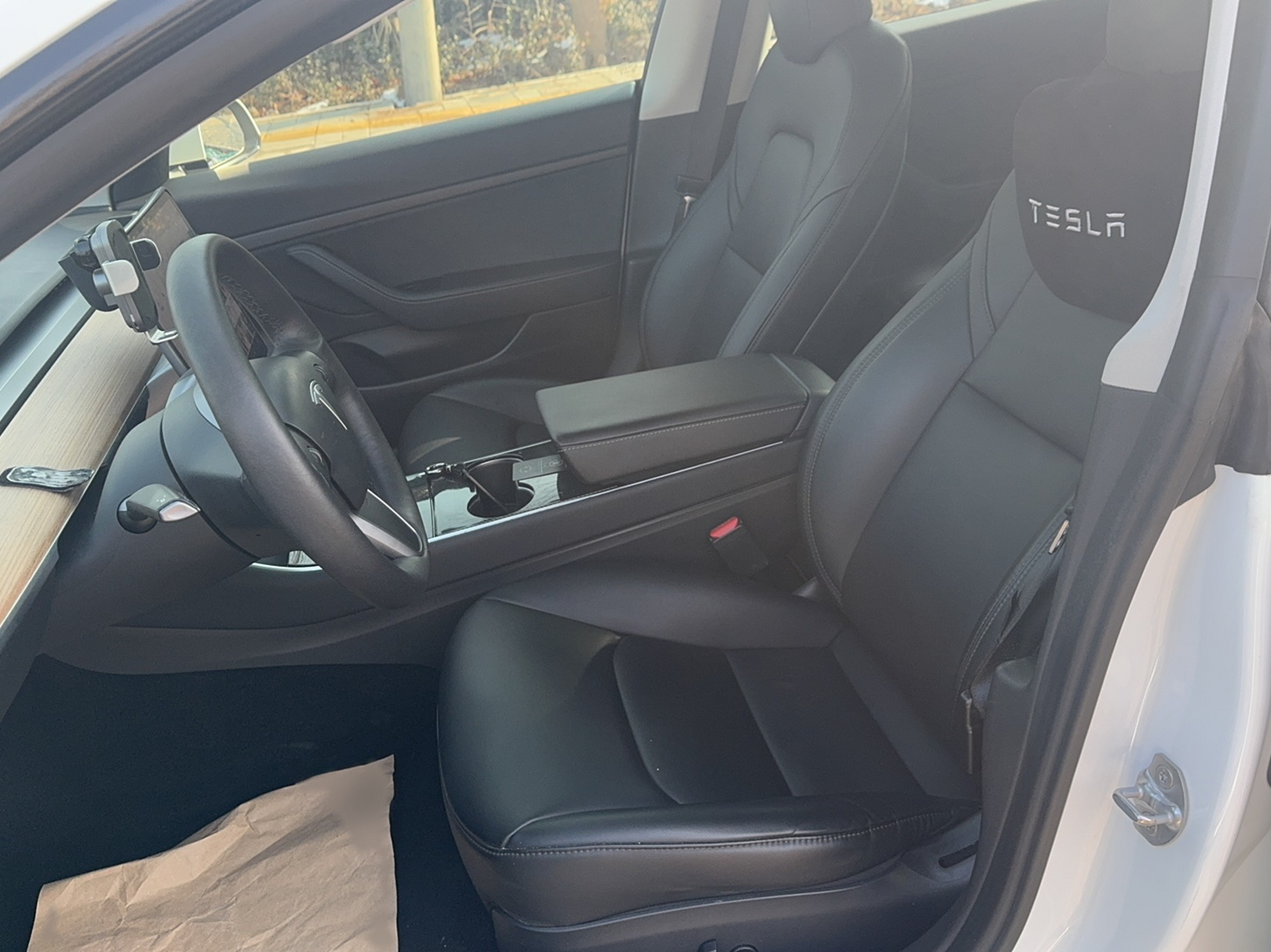 Переднее сиденье в автомобиле