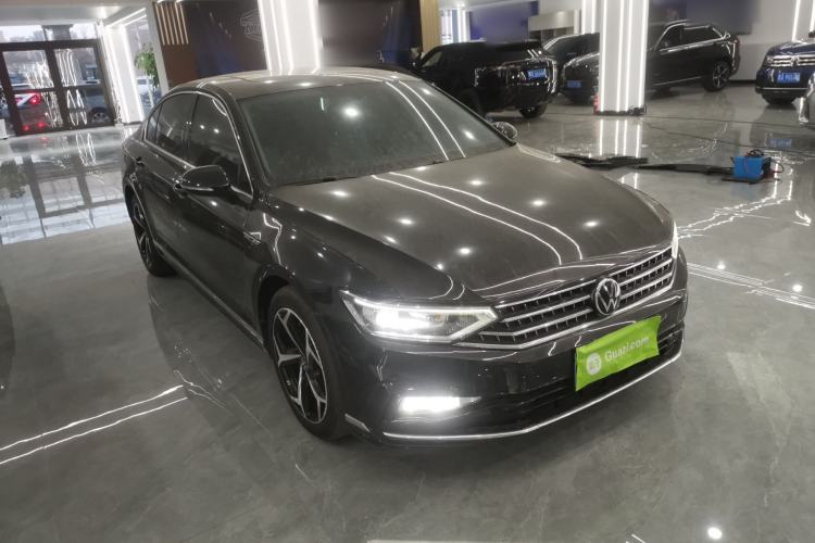 Used Volkswagen Magotan 2023 2 Million Units Limited Edition 330TSI DSG Leading Version
