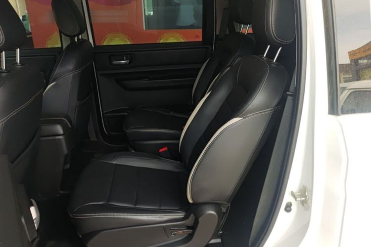 Used Wuling Hongguang PLUS 2020 1.5L Manual Comfort 7-Seater
