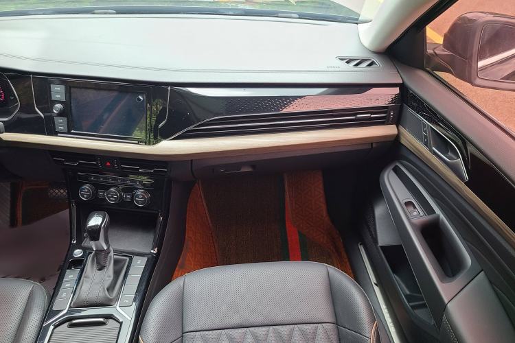 Used Volkswagen Passat 2019 330TSI Luxury Edition China VI Standard
