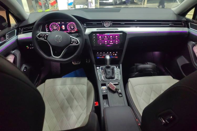 Used Volkswagen Magotan 2025 Zhongxiang Version 330TSI DSG Luxury Edition
