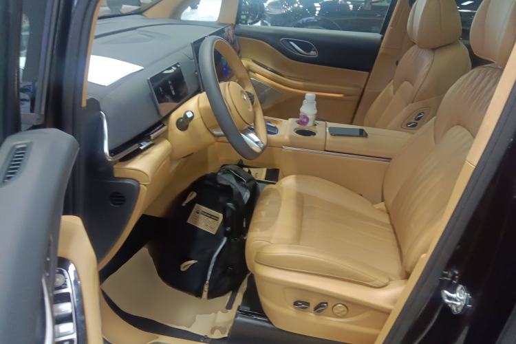 Used VOYAH Dream 2025 PHEV Four-Wheel-Drive Flagship Kunpeng Edition
