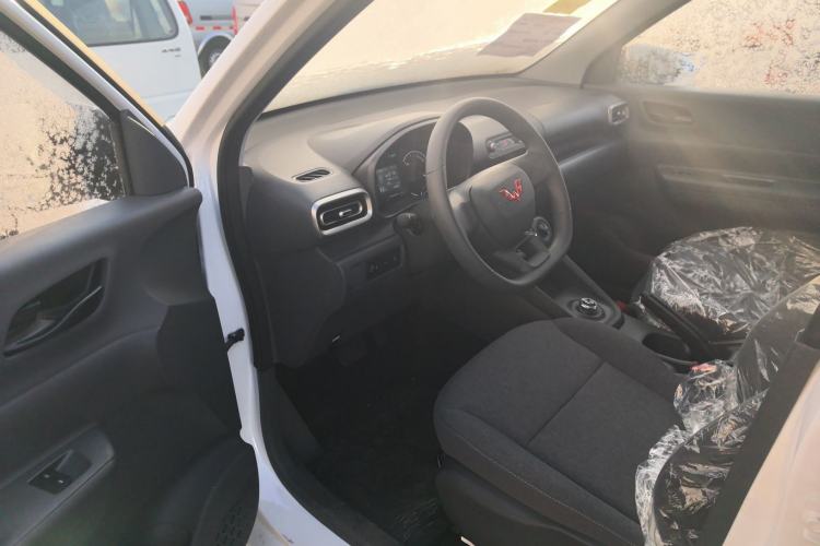 Used Wuling Hongguang New Energy 2024 All-Electric Model 300KM Practical Version