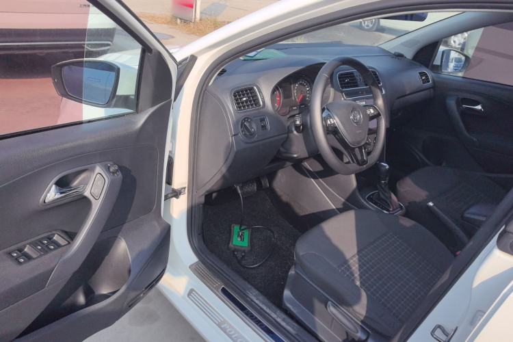 Used Volkswagen Polo 2016 1.6L Automatic Comfort Model
