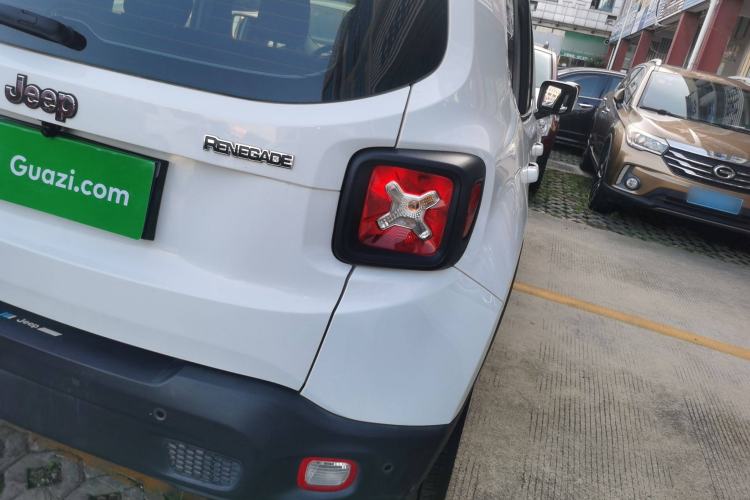 Used  Renegade 2019 220T Automatic Leading Edition
