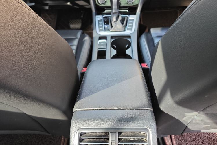 Used Volkswagen Magotan 2018 280TSI DSG Comfort Model
