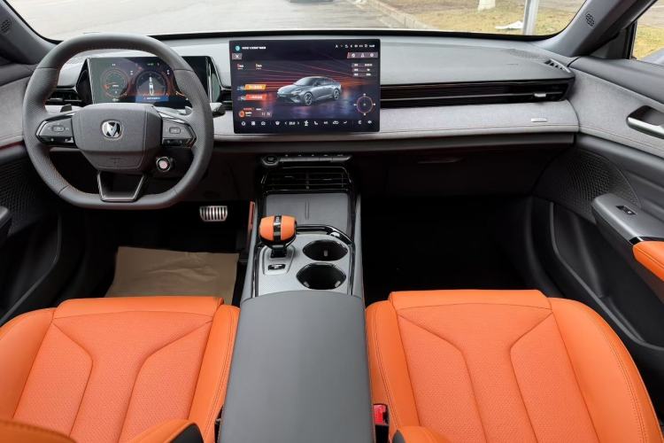 Used Changan UNI-V 2025 Model Third-Generation 2.0T Dynamic Edition