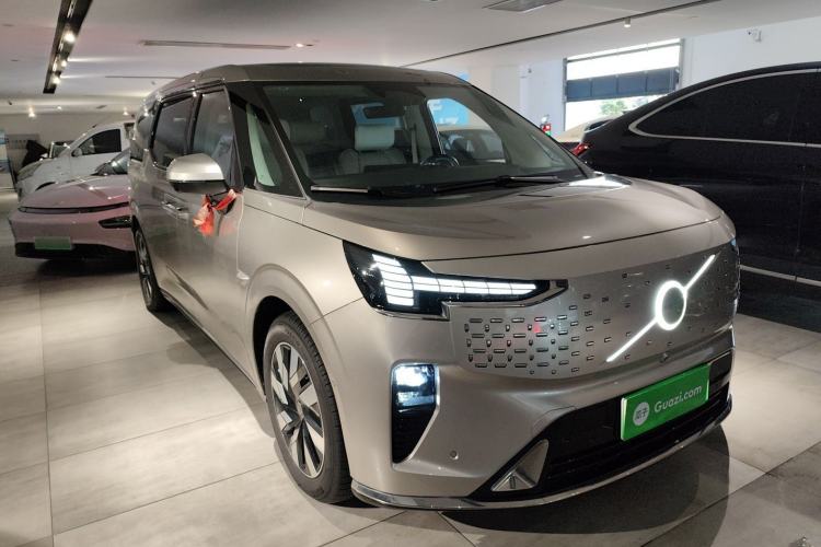 Used Volvo EM90 2025 Ultra Six-Seater