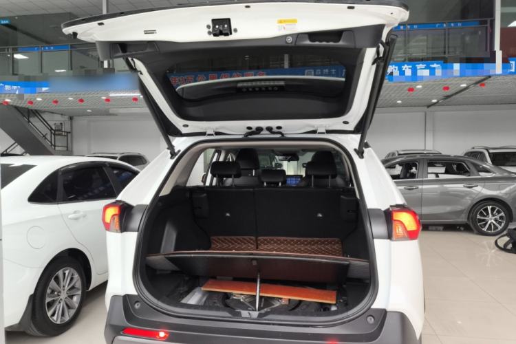 Used Toyota RAV4 2021 2.0L CVT Two-Wheel Drive Fashion PLUS Edition
