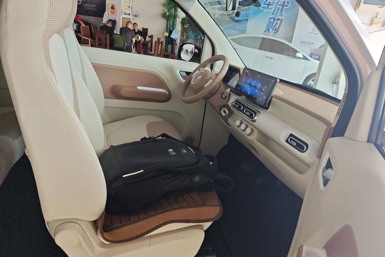 Used Wuling Hongguang MINIEV 2024 3rd Generation 215km Advanced Version
