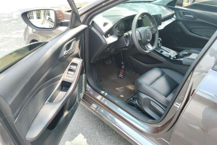 Used MG 5 2022 180 DVVT CVT Youth Luxury Edition
