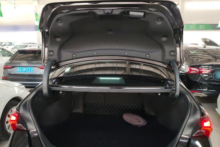 Used Toyota Avalon 2019 Dual-Engine 2.5L Luxury Edition China VI Standard