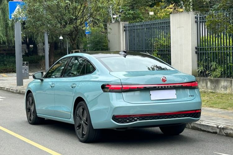 Used Volkswagen Passat 2025 Pro 380TSI Starry Dragon Luxury Edition
