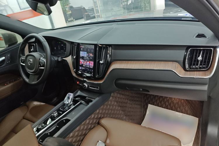 Used Volvo XC60 2025 B5 Four-Wheel Drive Smart & Advanced Luxury Edition
