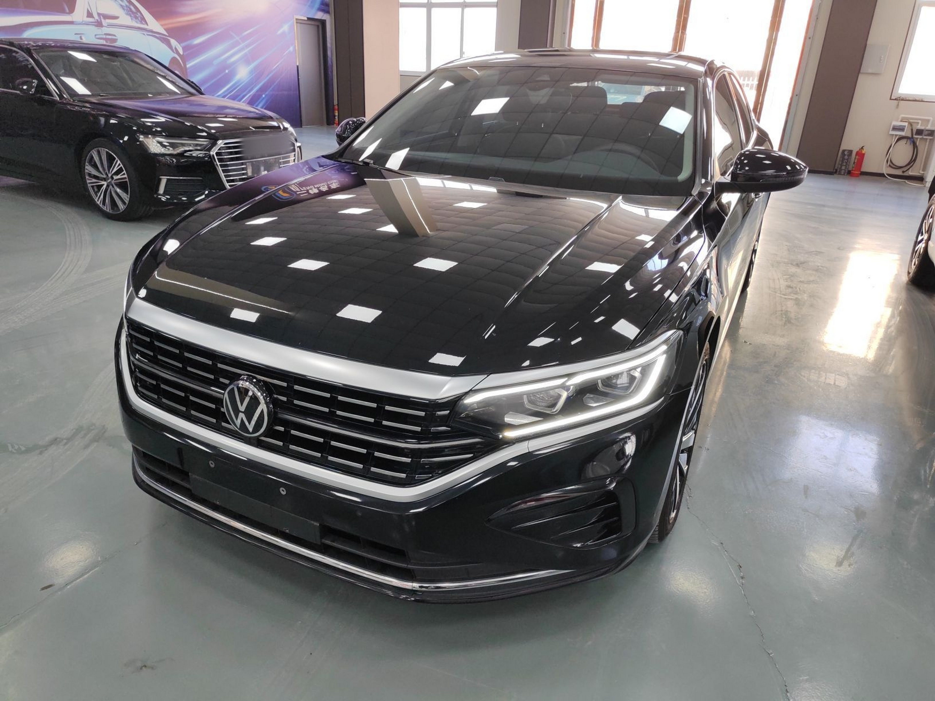 Под передней частью автомобиля