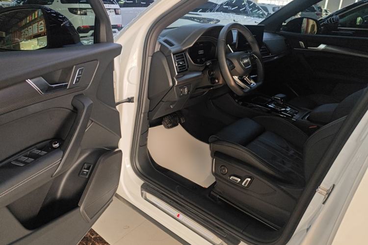Used Audi Q5L 2023 40T Luxury Dynamic Model

