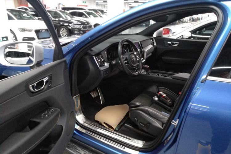 Used Volvo XC60 2019 T5 4x4 Smart & Dynamic Sport Edition China VI Standard
