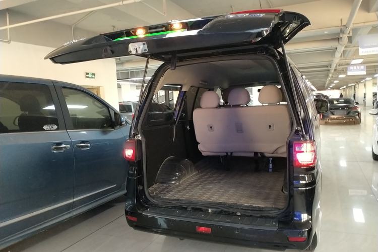 Used FORTHING Lingzhi 2022 M5 1.6L Practical Model 5 Seats
