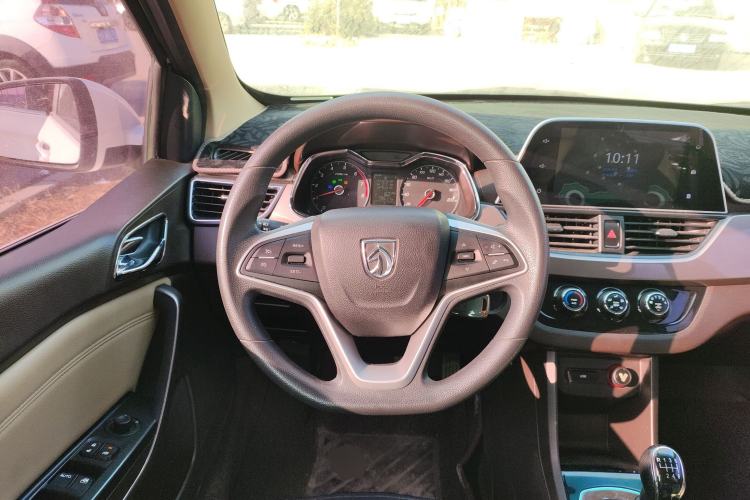 Used Baojun 310W 2017 1.5L Manual Fashion Model China V
