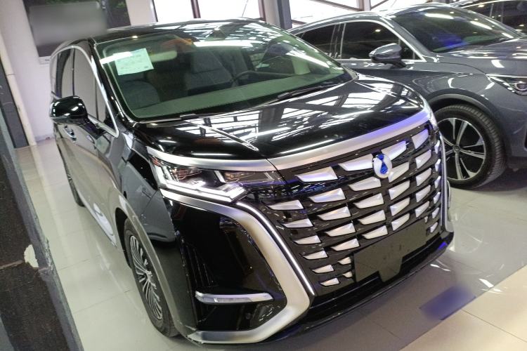 Used Denza D9 2024 DM-i 1050 Luxury Model
