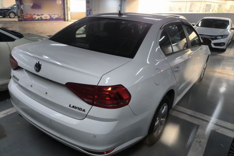 Used Volkswagen Lavida 2015 1.6L Manual Fashion Edition
