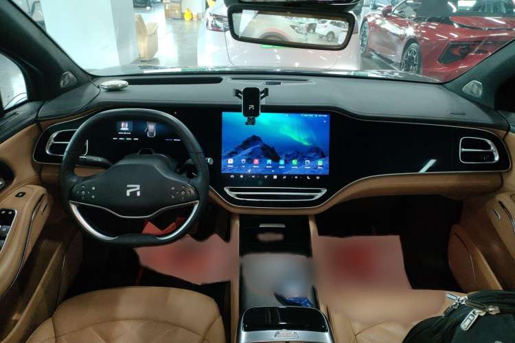 Used  R7 2022 Long-Range Advanced Edition
