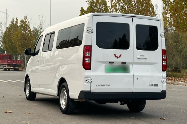 Used Wuling Yangguang 2024 300KM Comfort Version Passenger Van 75kW
