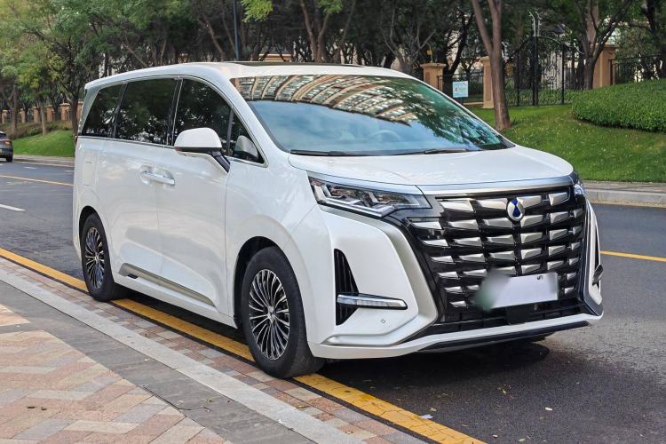 Used Denza D9 2022 DM-i 970 Four-Wheel Drive Prestige Model
