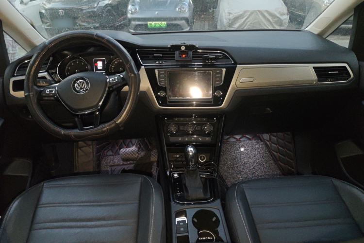 Used Volkswagen Touran 2018 Volkswagen Touran L 280TSI DSG Luxury Edition 7 Seats
