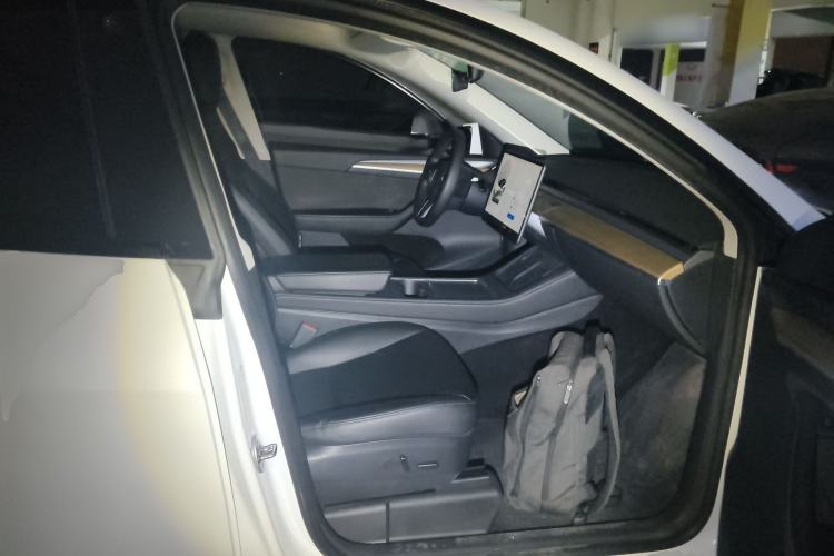 Used Tesla Model Y 2022 Long-Range All-Wheel-Drive Version
