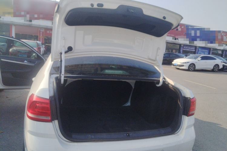 Used Volkswagen Lavida 2015 1.6L Automatic Comfort Edition
